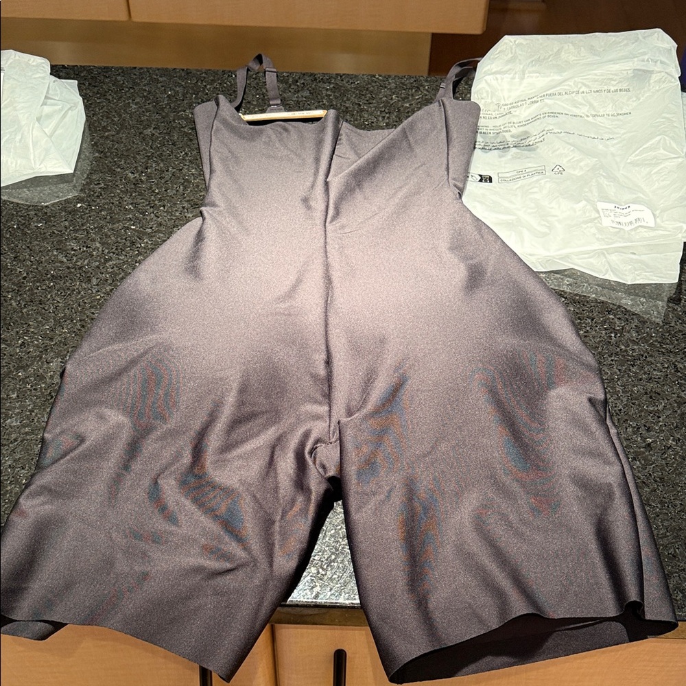 NWT SKIMS Onyx BUTT Lifting Open Bust Bodysuit size L